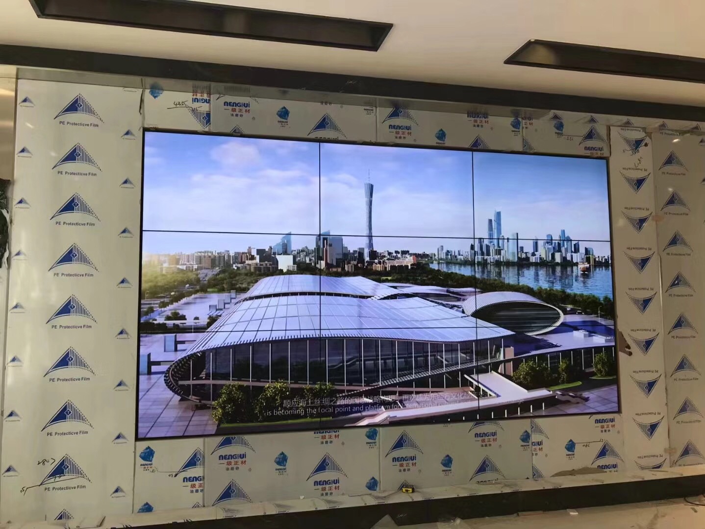 液晶拼接墻畫面閃爍，出現(xiàn)亂碼是什么原因？